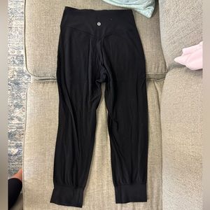 Lululemon Size 4 Cropped Black Align Joggers with Pockets